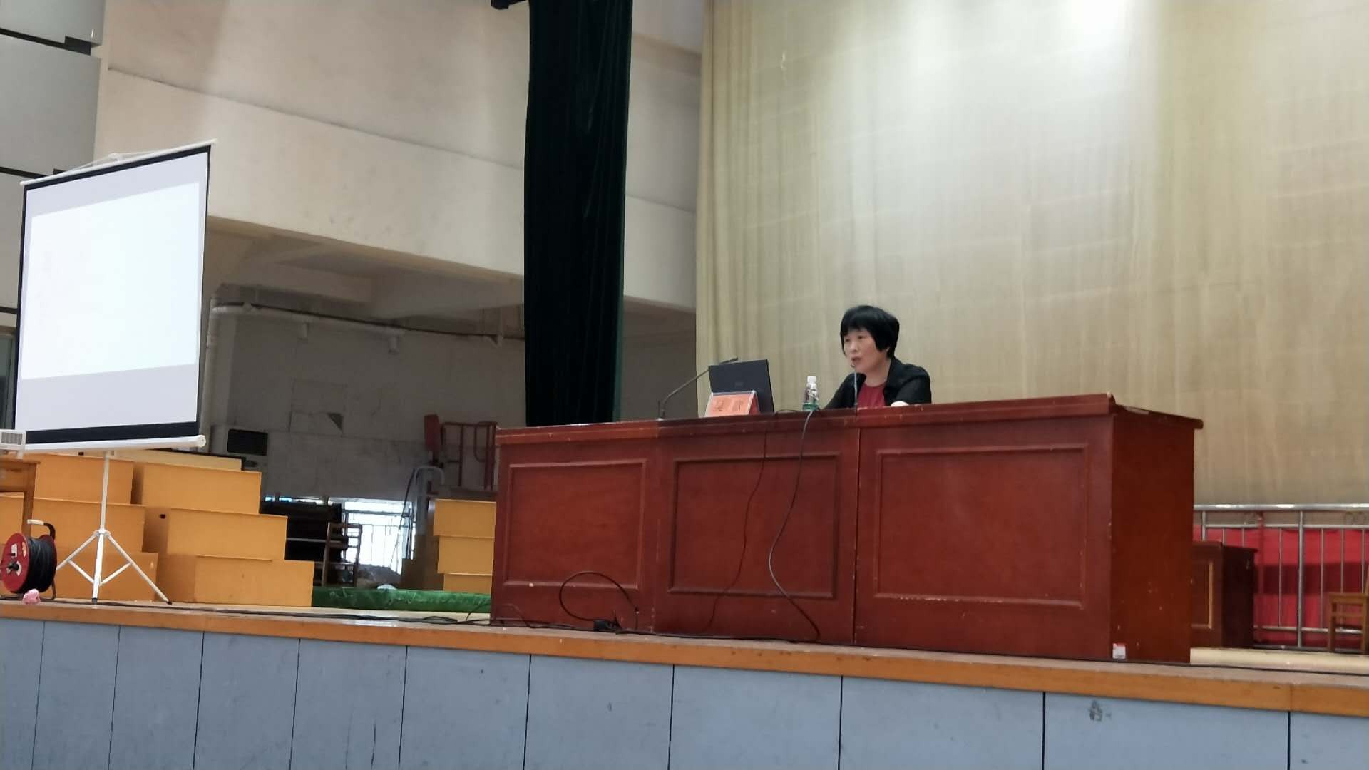 語文分會(huì)場，主講專家：南昌二中吳歆老師